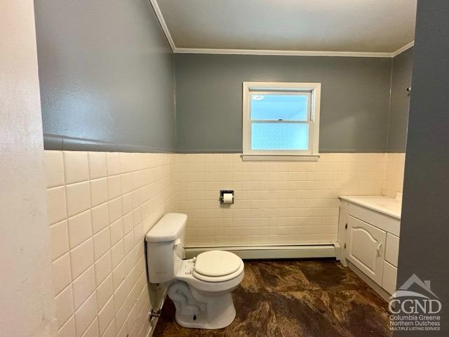 207 Stottville Road Hudson, NY 12534 - Photo 13 of 33 a bathroom with a toilet and a shower