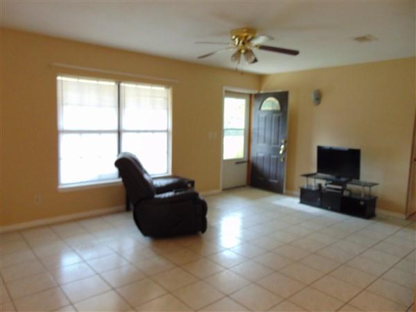 151 John White Road DeFuniak Springs, FL 32435 - Photo 29 of 38 Living Room (1)