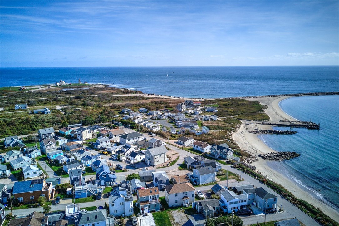 25 Shore Road Narragansett, RI 02882 - Photo 10 of 33 Gallery Image 10