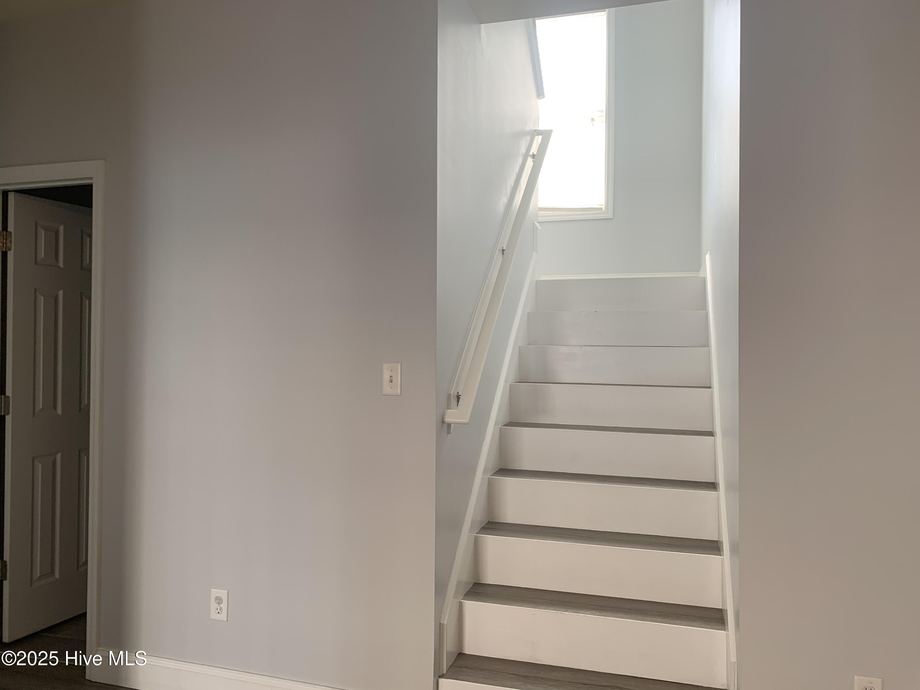 414 Peregrine Ridge Drive New Bern, NC 28560 - Photo 2 of 21 3CAE408C-B418-455B-BF80-C2F519AFFB3F