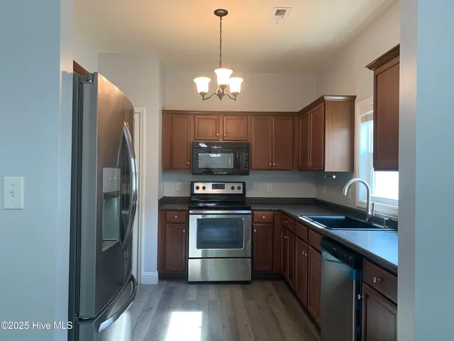 $2,005 | 414 Peregrine Ridge Drive, New Bern, NC 28560