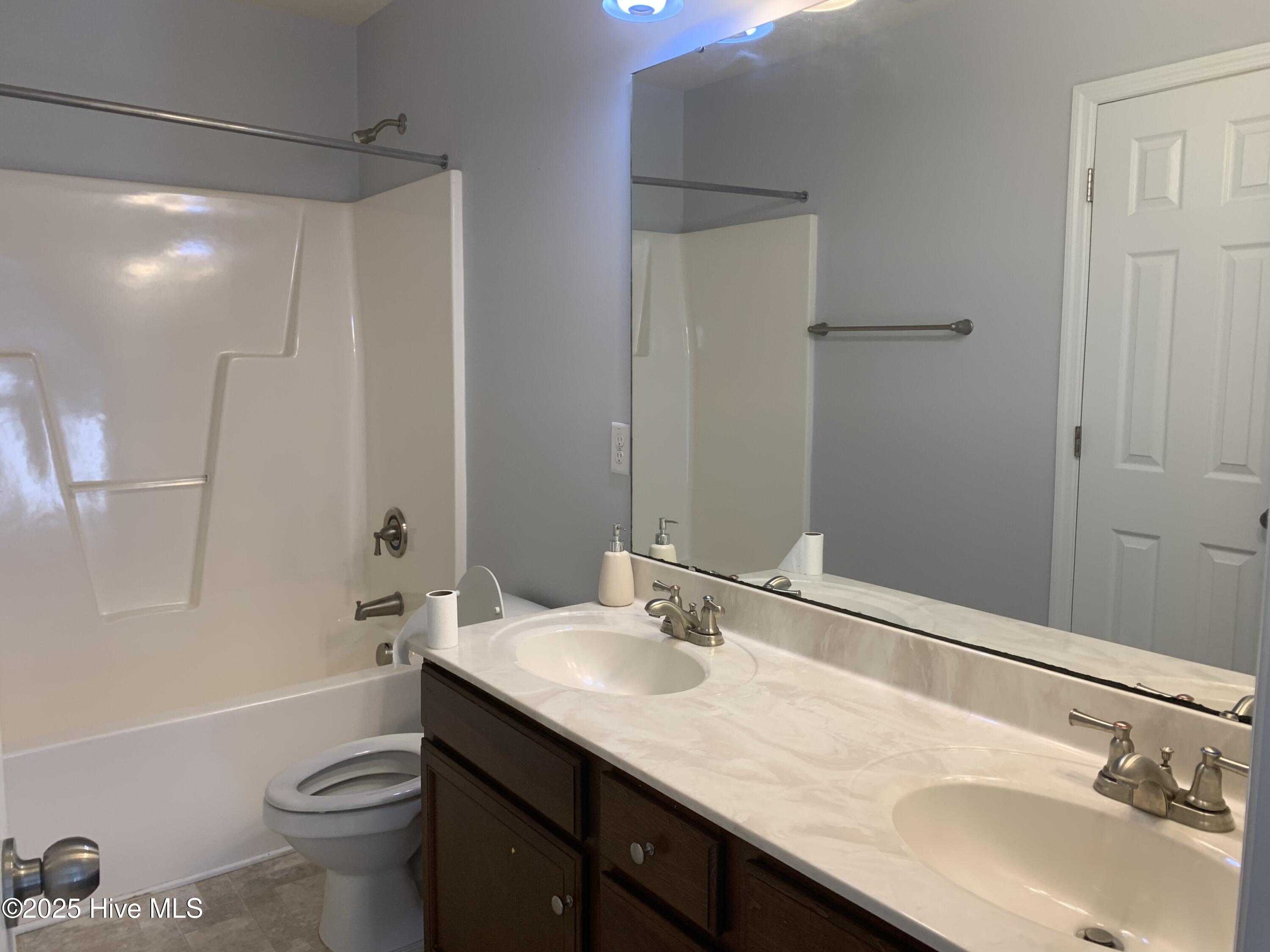 414 Peregrine Ridge Drive New Bern, NC 28560 - Photo 8 of 21 3439B198-67F6-4635-9D5E-81DC44417102