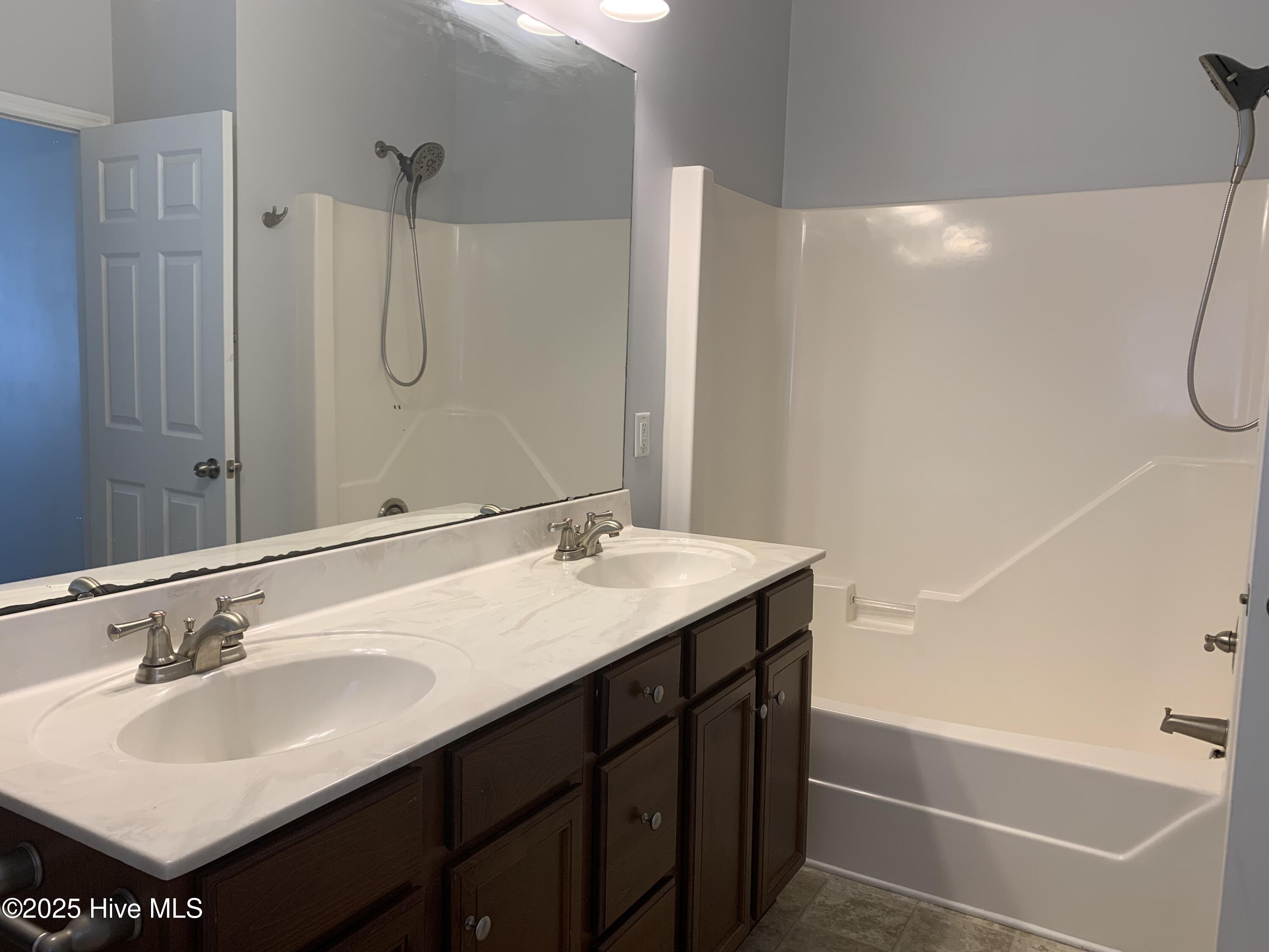 414 Peregrine Ridge Drive New Bern, NC 28560 - Photo 9 of 21 9643DA48-851A-40CC-8909-B0ABFC3D60BC