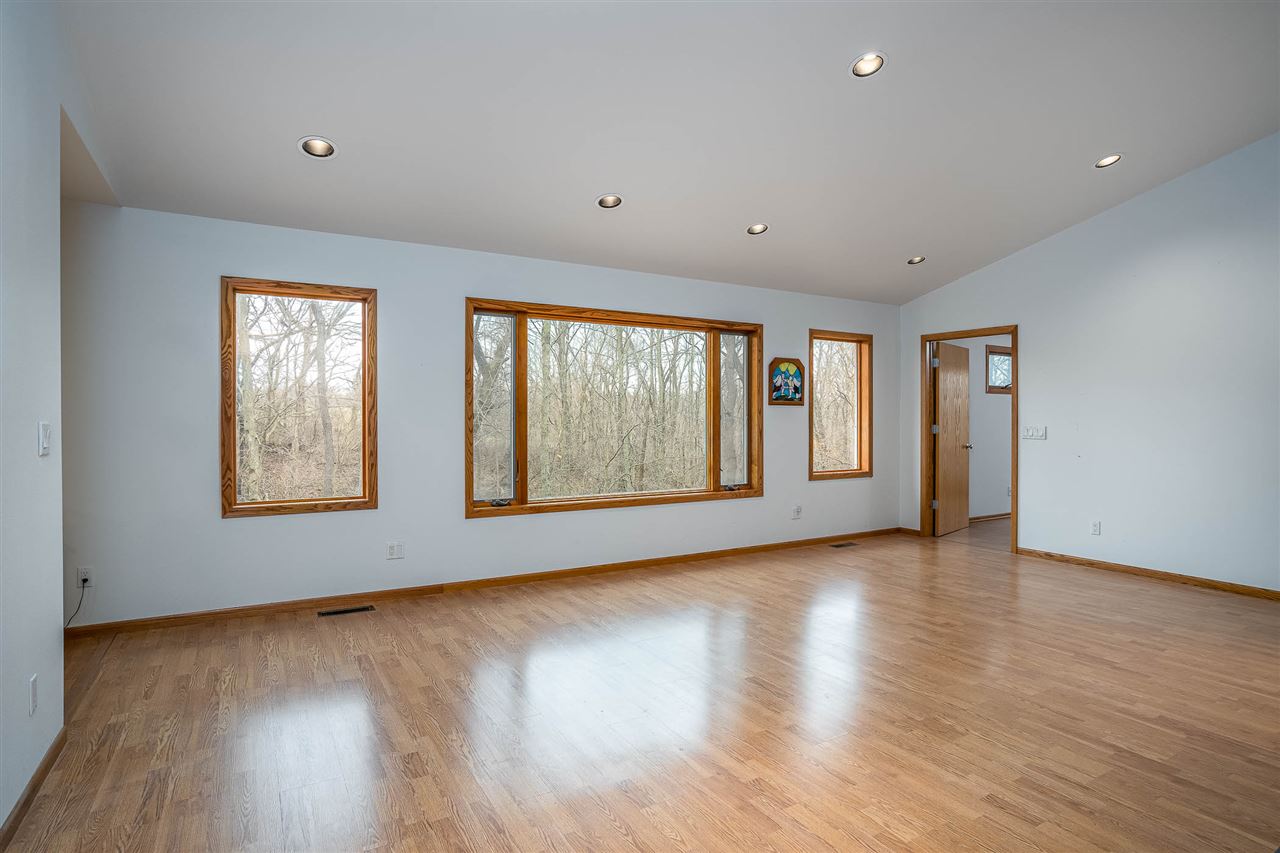 2559 Quincy Road Northeast Solon, IA 52333 - Photo 12 of 32 Gallery Image 12