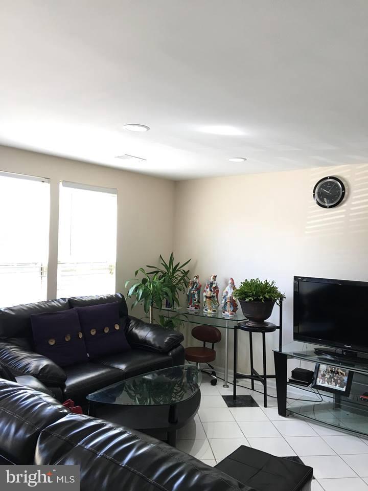 13934 Winding Ridge Lane Centreville, VA 20121 - Photo 5 of 15 Living Room