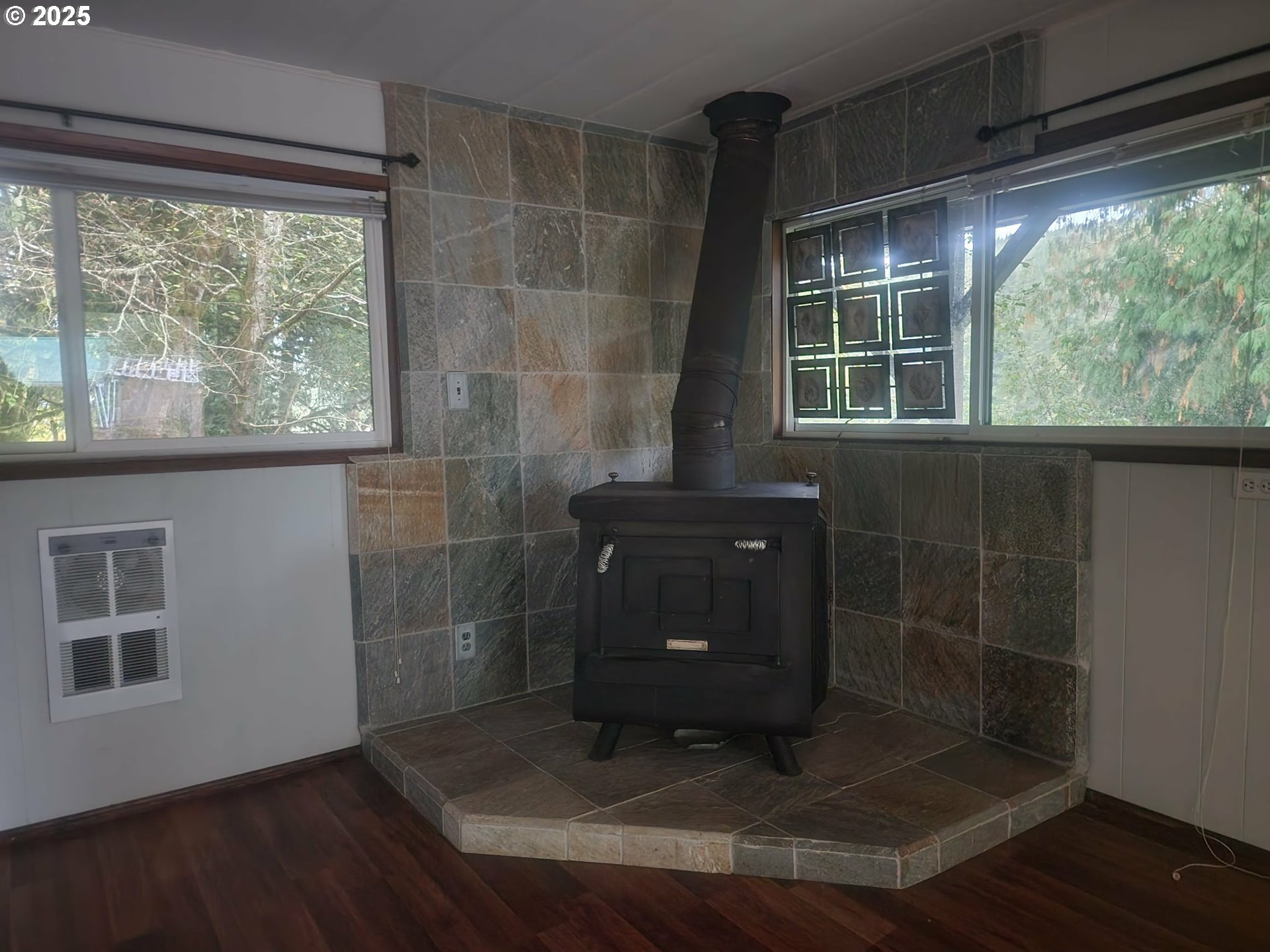763 North Tenmile Lakeside, OR 97449 - Photo 40 of 47 a view of a window in a room