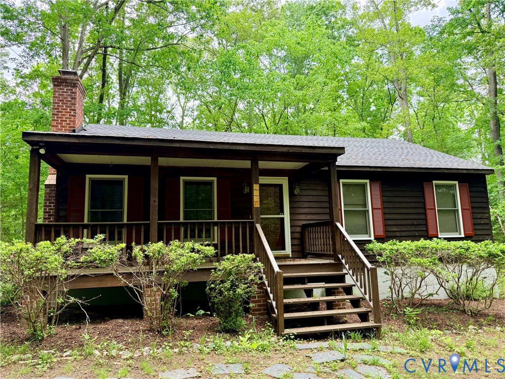 2590 Davis Mill Road Goochland, VA 23063 - Photo 25 of 33 front view of a house with a porch