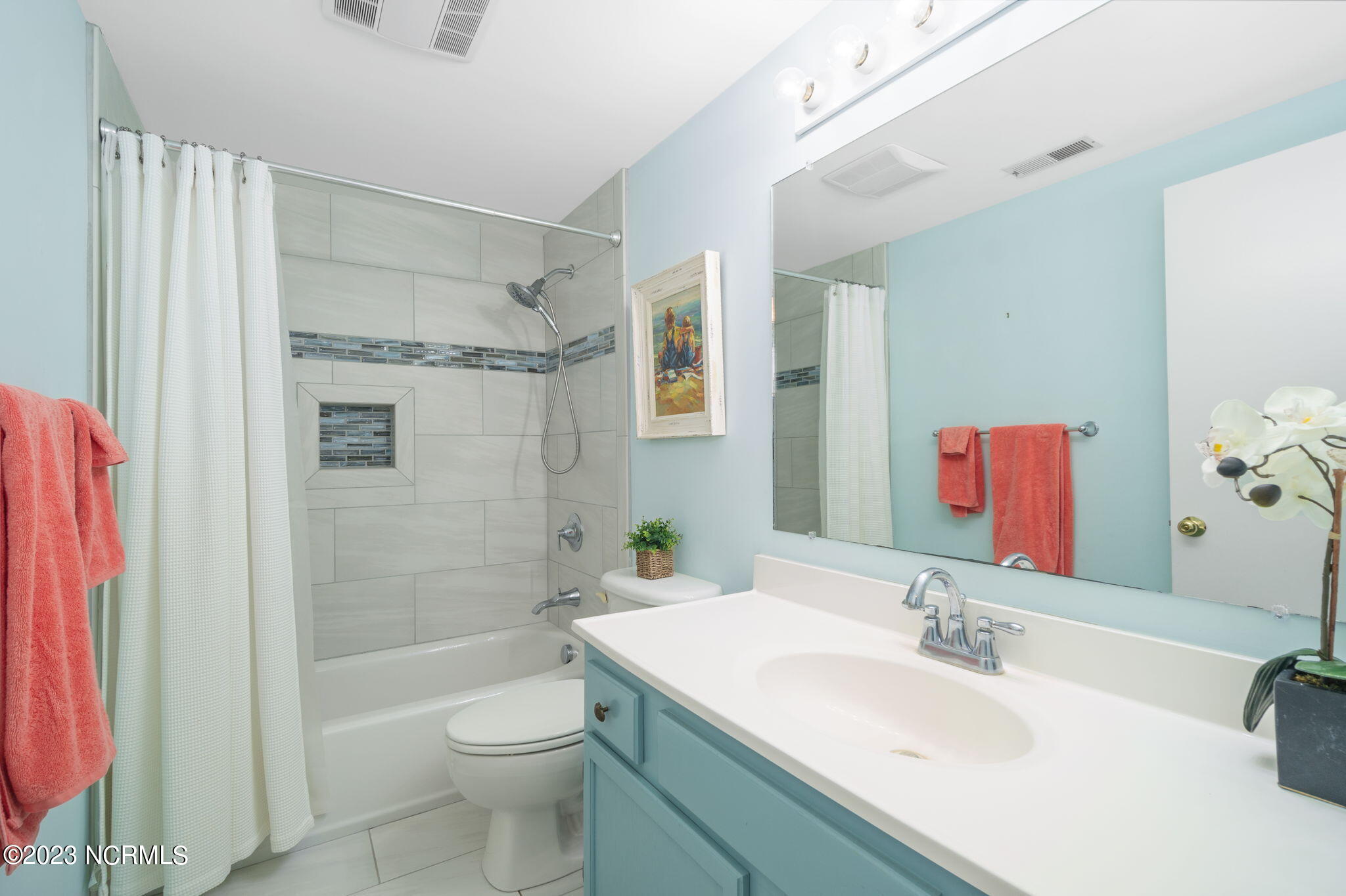 525 Salter Path Road, Unit A33 Atlantic Beach, NC 28512 - Photo 22 of 37 Full guest bathroom