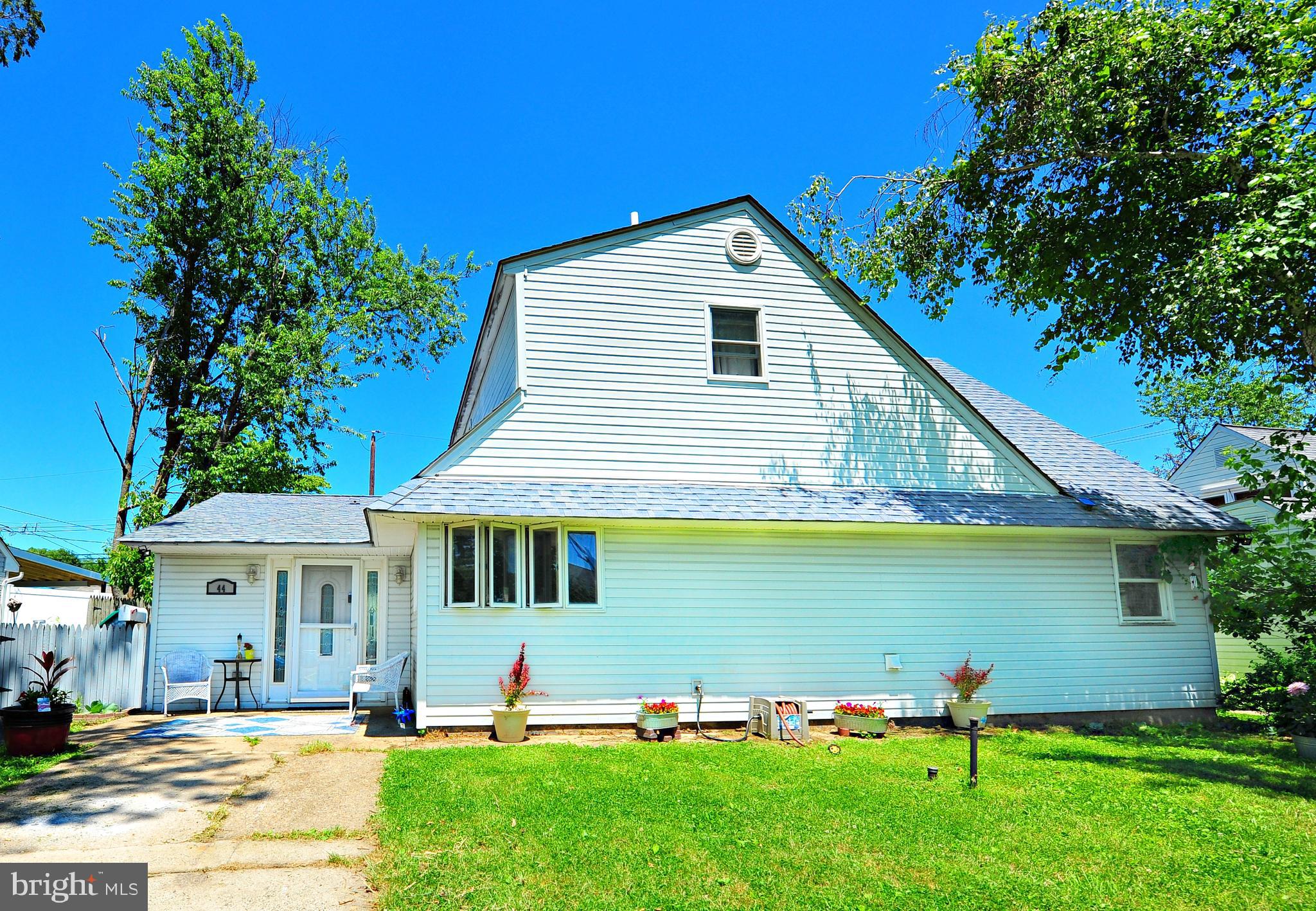 44 Ridge Lane Levittown, PA 19055 - Photo 1 of 28 Gallery Image 1