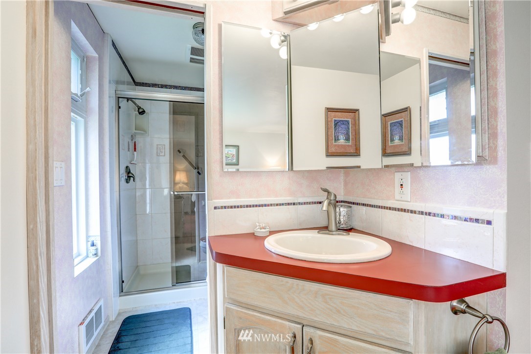 7626 224th Street Southwest Edmonds, WA 98026 - Photo 12 of 24 Gallery Image 12