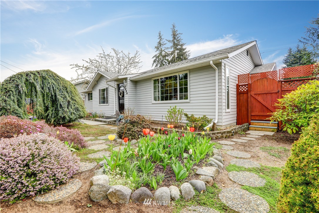7626 224th Street Southwest Edmonds, WA 98026 - Photo 3 of 24 Gallery Image 3