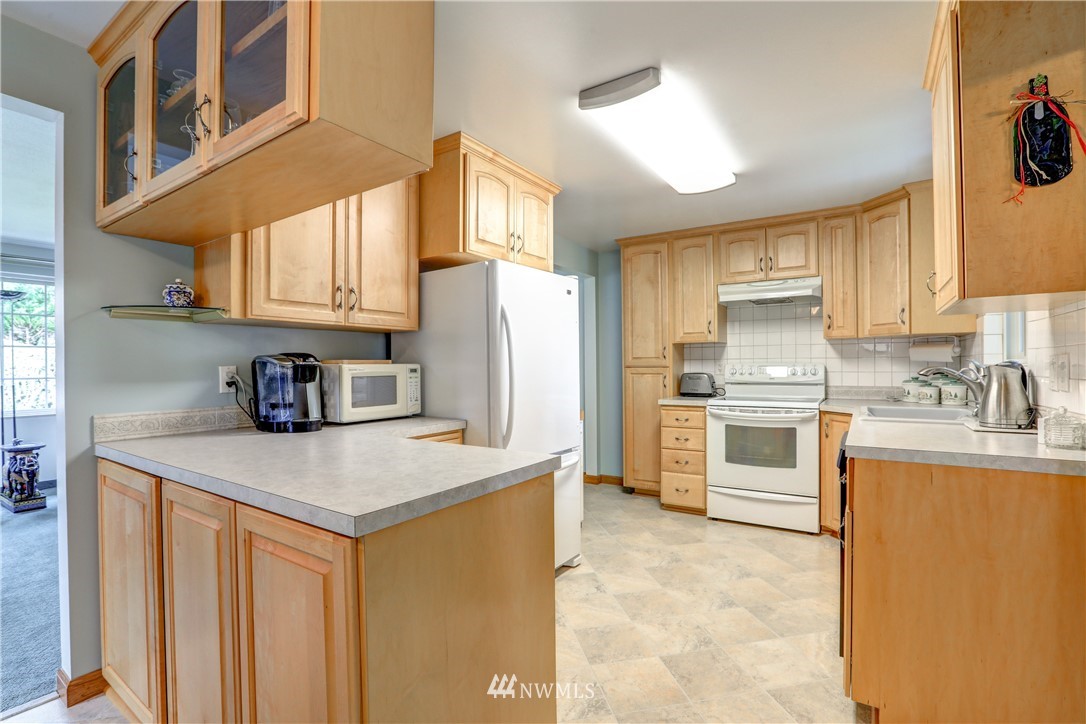 7626 224th Street Southwest Edmonds, WA 98026 - Photo 9 of 24 Gallery Image 9