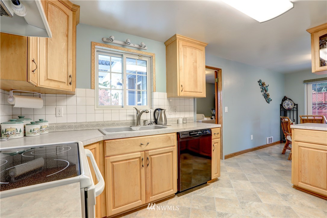 7626 224th Street Southwest Edmonds, WA 98026 - Photo 10 of 24 Gallery Image 10