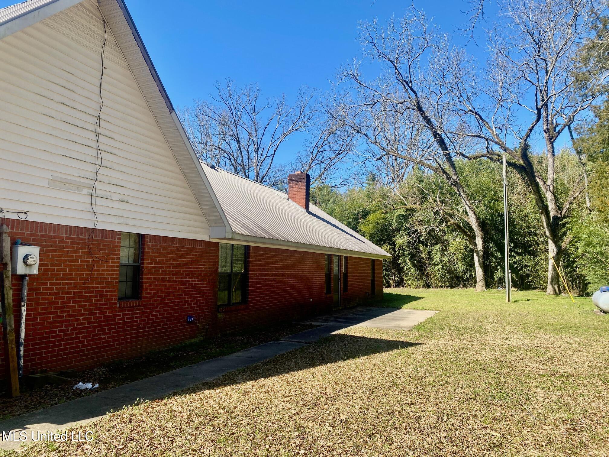 258 Mars Hill Road Carthage, MS 39051 - Photo 8 of 27 IMG_9349