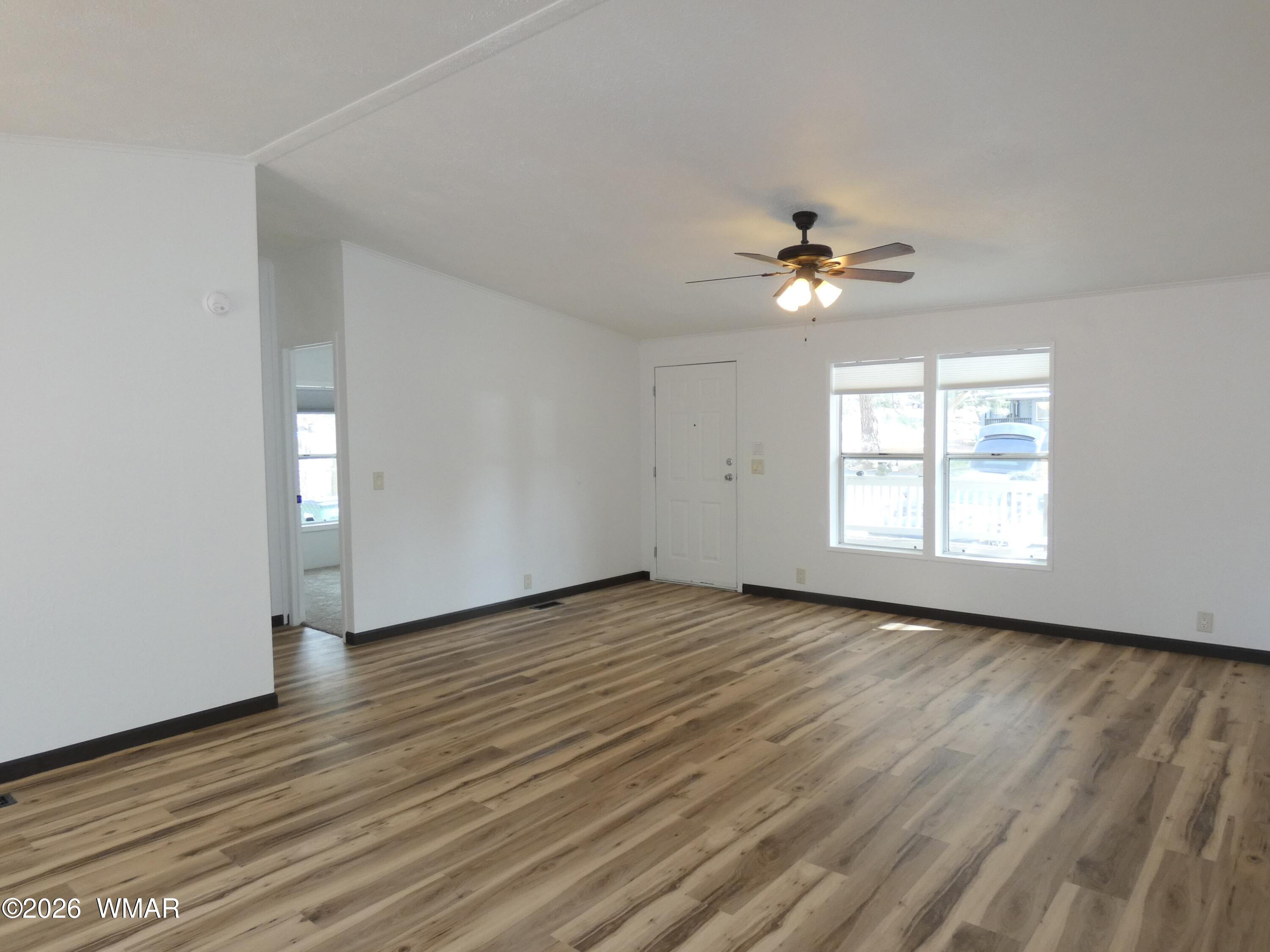 2260 West Park Valley Road Show Low, AZ 85901 - Photo 6 of 35 Living Room