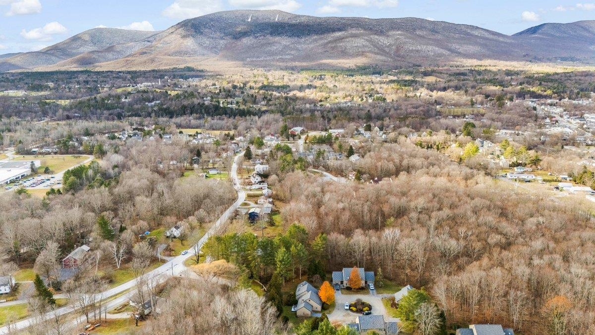 58 Granite Circle, Unit 1 Manchester, VT 05255 - Photo 3 of 21