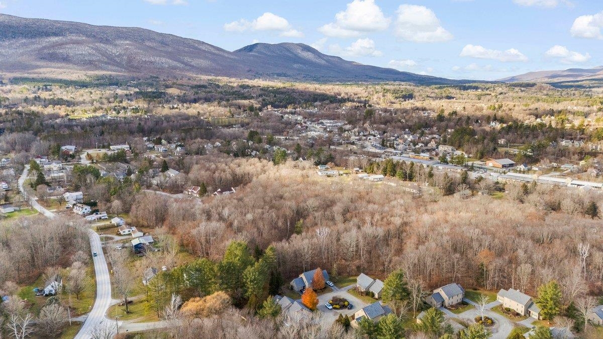 58 Granite Circle, Unit 1 Manchester, VT 05255 - Photo 4 of 21