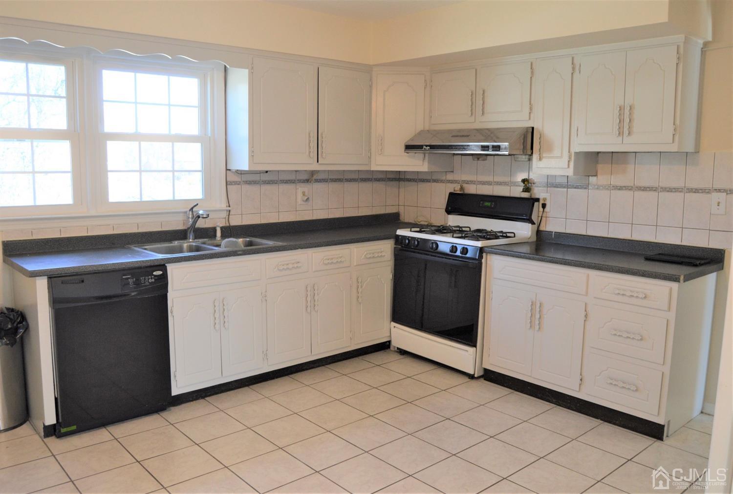 211 Normandy Road Edison, NJ 08820 - Photo 9 of 24 Gallery Image 9