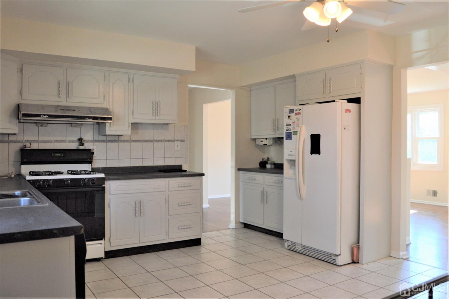 211 Normandy Road Edison, NJ 08820 - Photo 10 of 24 Gallery Image 10