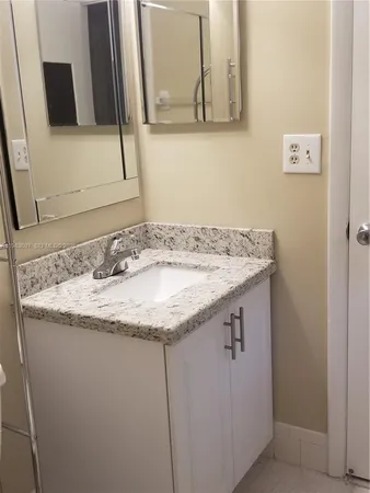 $2,250 | 9520 Seagrape Drive, Unit 303, Davie, FL 33324