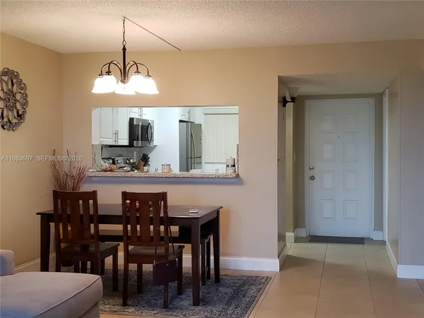 $2,250 | 9520 Seagrape Drive, Unit 303, Davie, FL 33324
