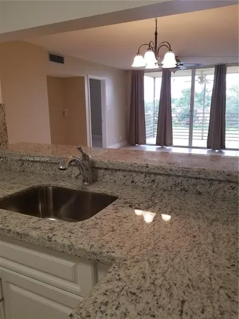 $2,250 | 9520 Seagrape Drive, Unit 303, Davie, FL 33324