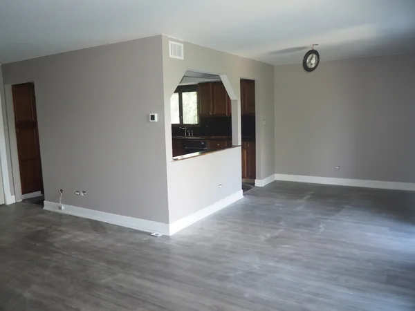 $2,000 | 14531 South Ravinia Avenue, Unit 3S, Orland Park, IL 60462