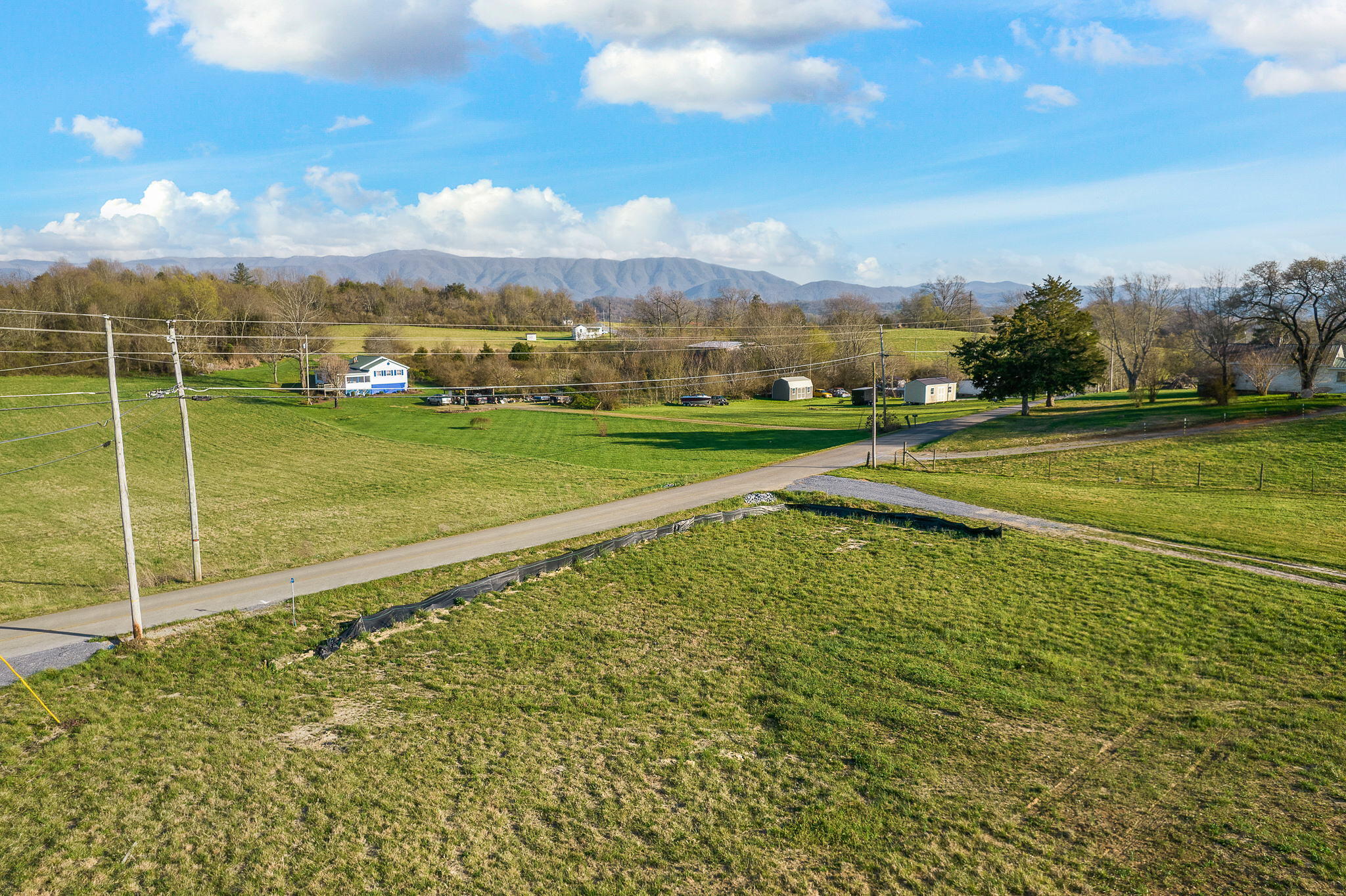 880 Sunnyside Road Greeneville, TN 37743 - Photo 2 of 16 1-web-or-mls-Sunnyside Rd 4