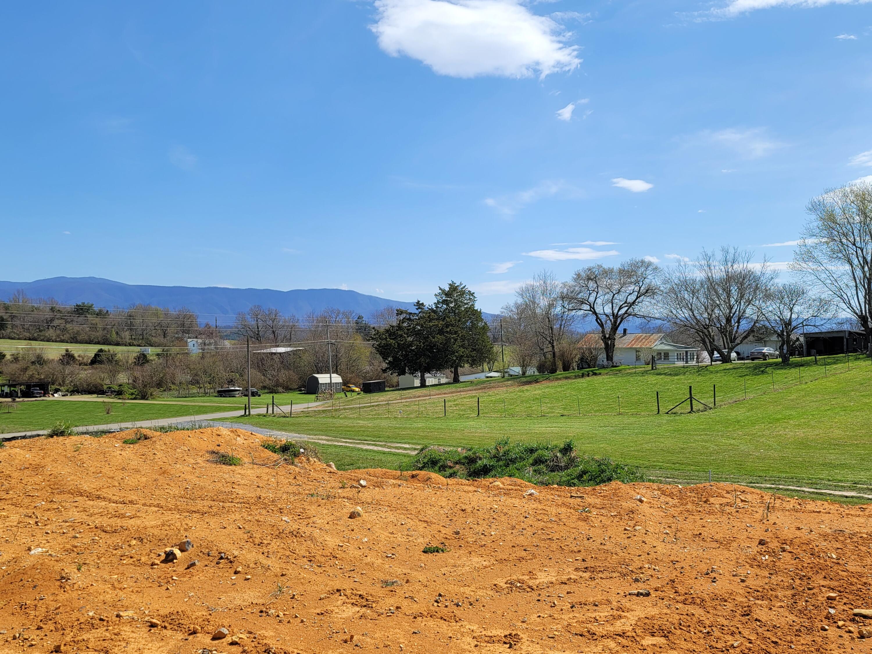 880 Sunnyside Road Greeneville, TN 37743 - Photo 6 of 16 20220330_150339