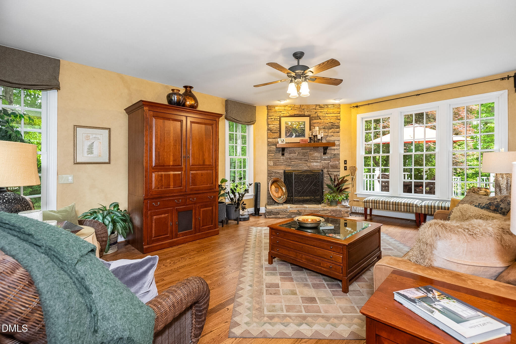 3728 Country Club Road Zebulon, NC 27597 - Photo 5 of 29 living room