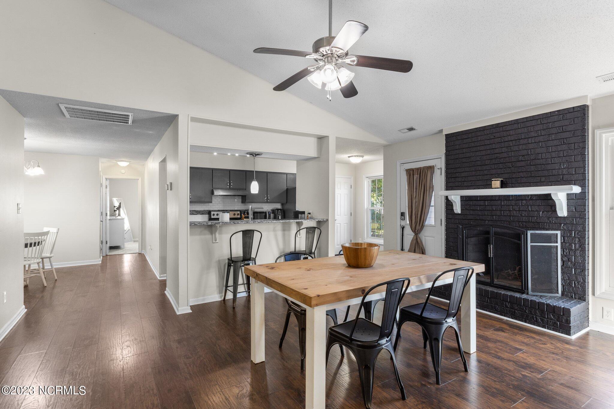 303 Raintree Road Jacksonville, NC 28540 - Photo 3 of 45 Dining/Kitchen