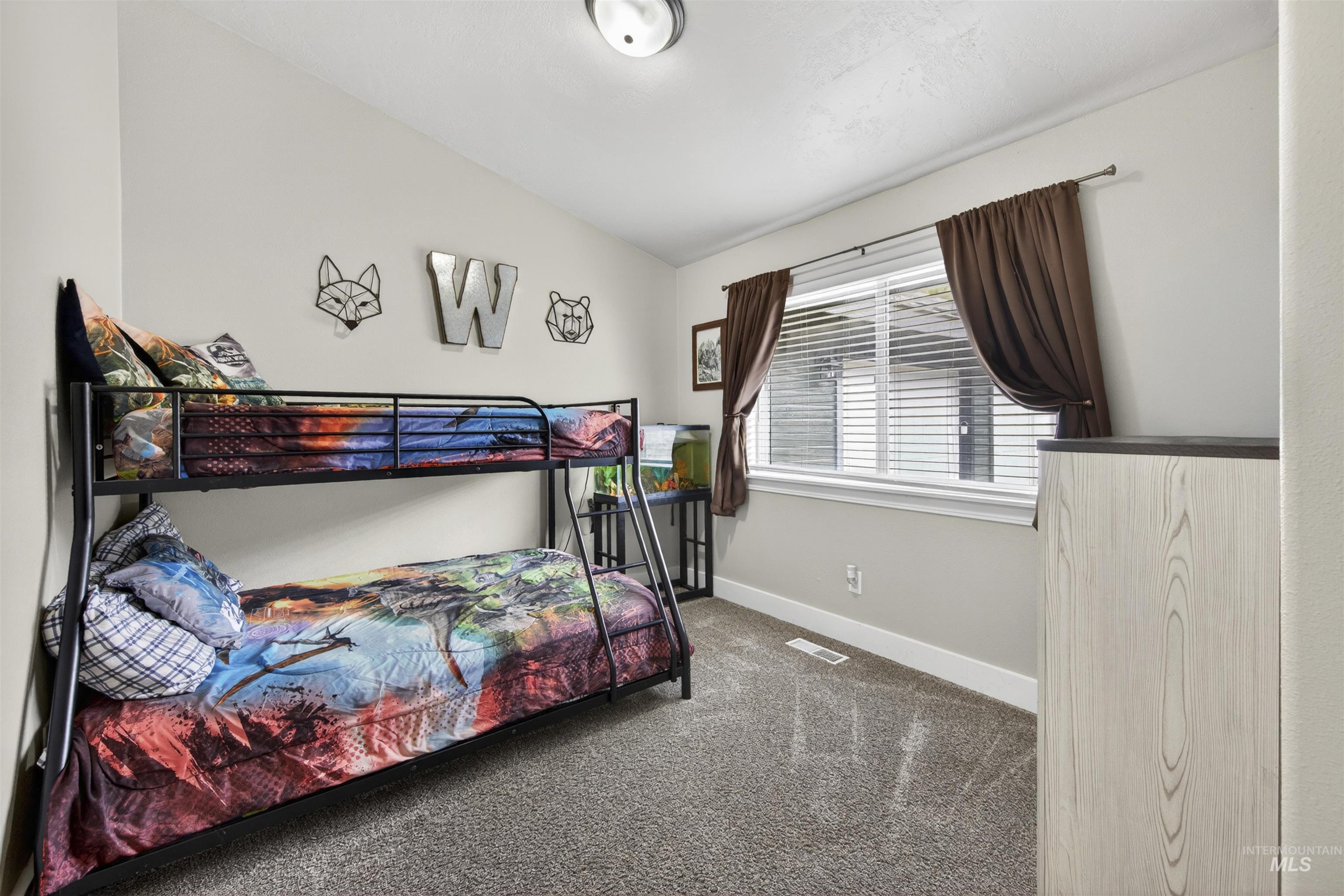 4 Round Up Circle Boise, ID 83716 - Photo 27 of 47 Spacious room featuring neutral wall tones, textured carpeting, a large window with horizontal blinds, white baseboards, and an overhead flush-mount light fixture