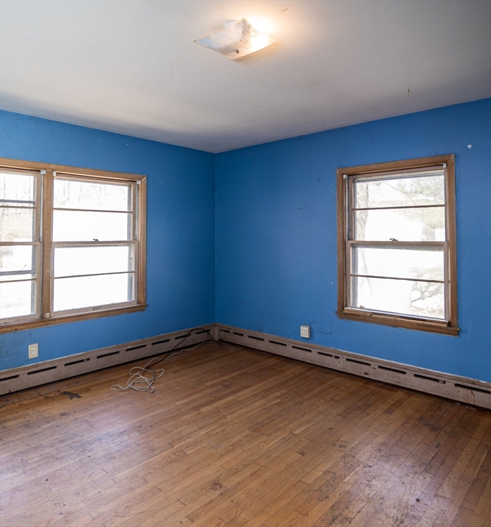 252 Thompson Road Webster, MA 01570 - Photo 28 of 39 an empty room with a window
