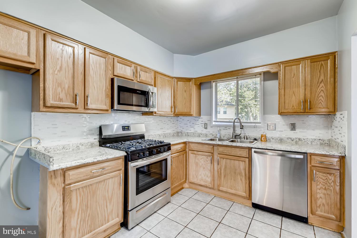 3237 Southgreen Road Baltimore, MD 21244 - Photo 7 of 27