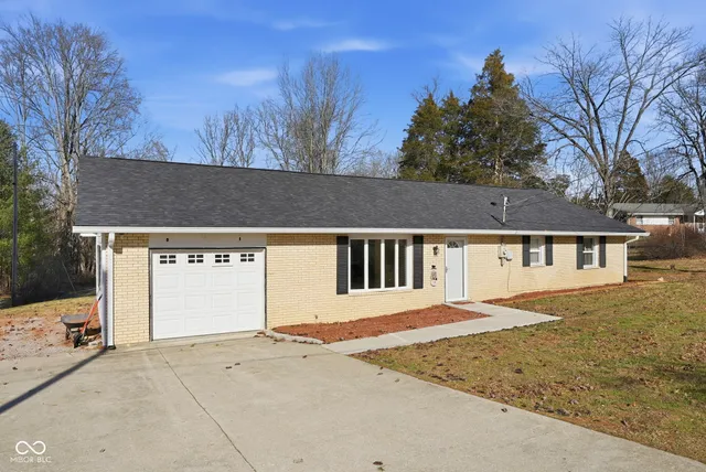 $225,000 | 1880 East Deb Drive, North Vernon, IN 47265