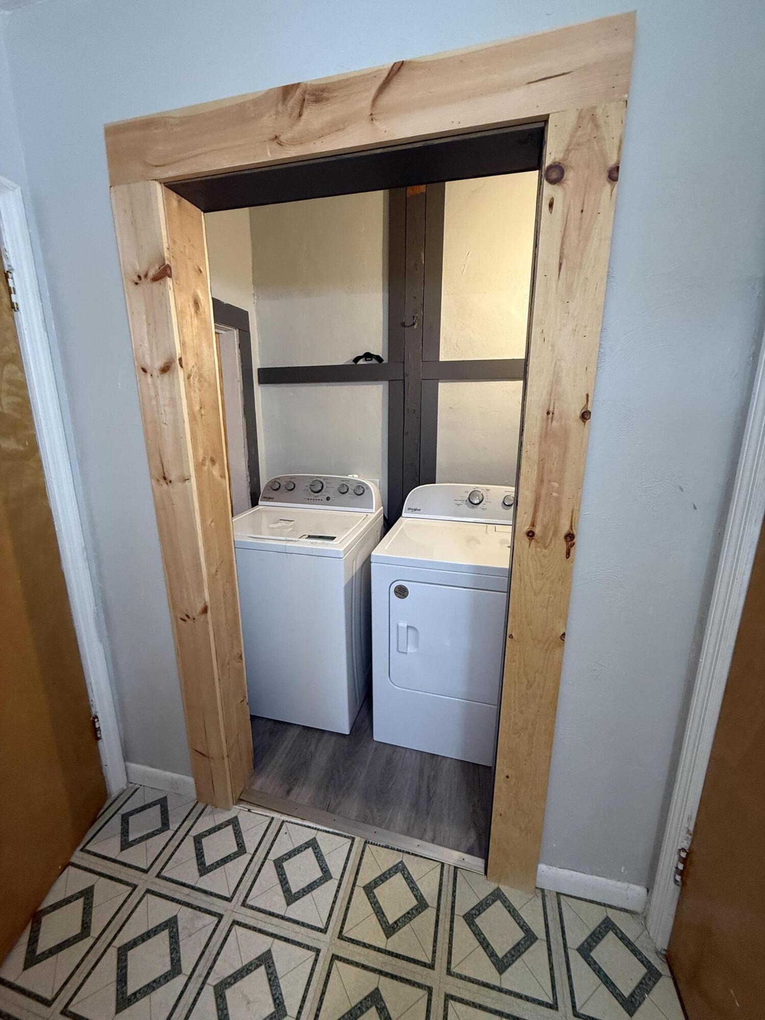 625 West Jackson Street Covington, VA 24426 - Photo 8 of 9 a utility room with dryer and washer