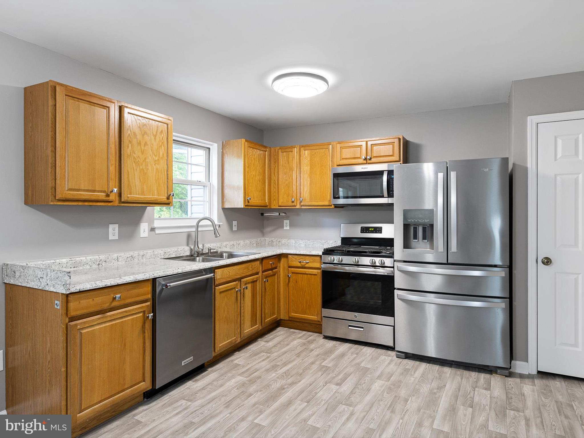34 Dovetree Drive Newark, DE 19713 - Photo 19 of 29 a kitchen with stainless steel appliances granite countertop a stove a sink dishwasher a refrigerator and a microwave oven