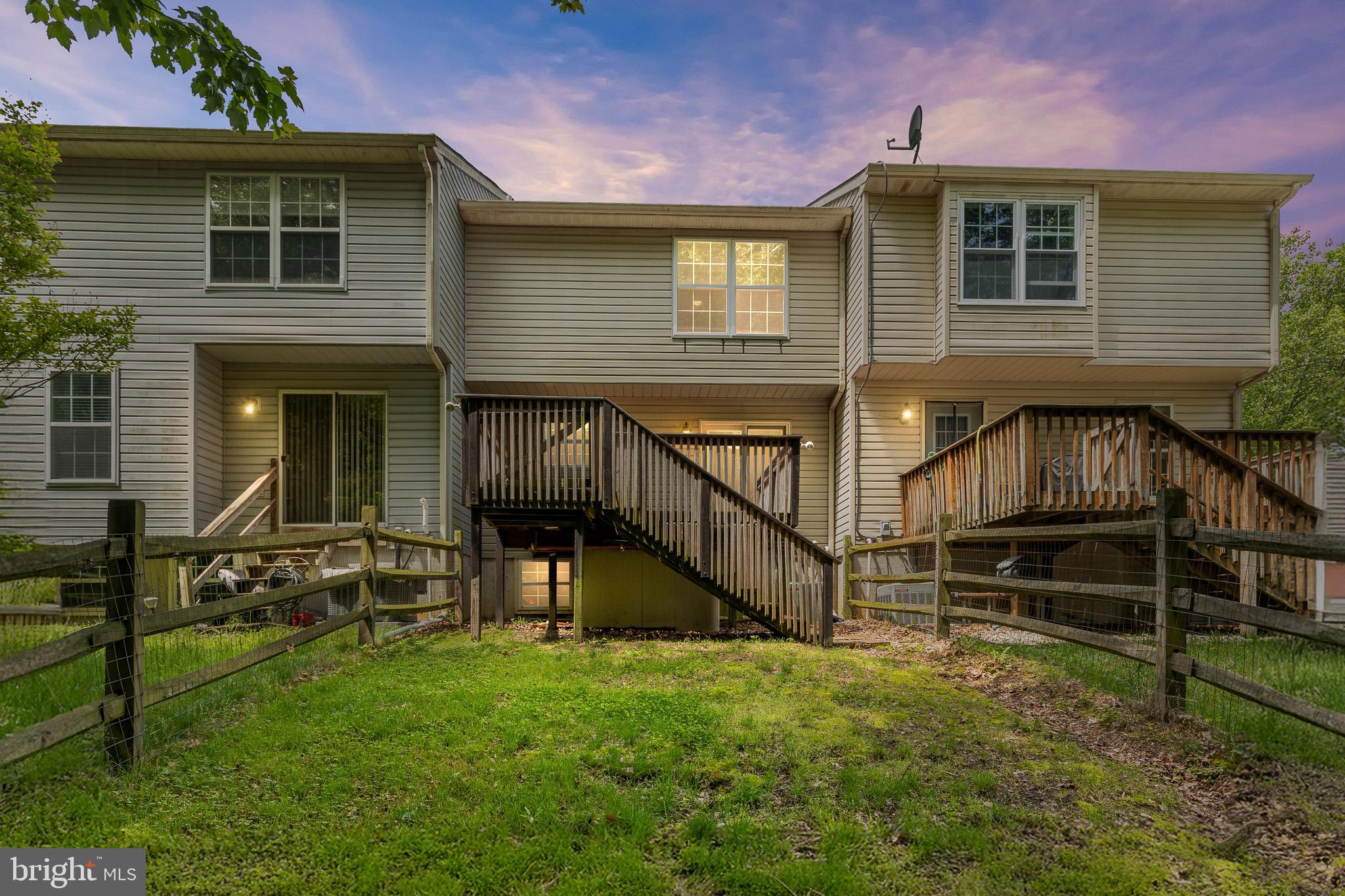 34 Dovetree Drive Newark, DE 19713 - Photo 3 of 29 front view of house with a yard