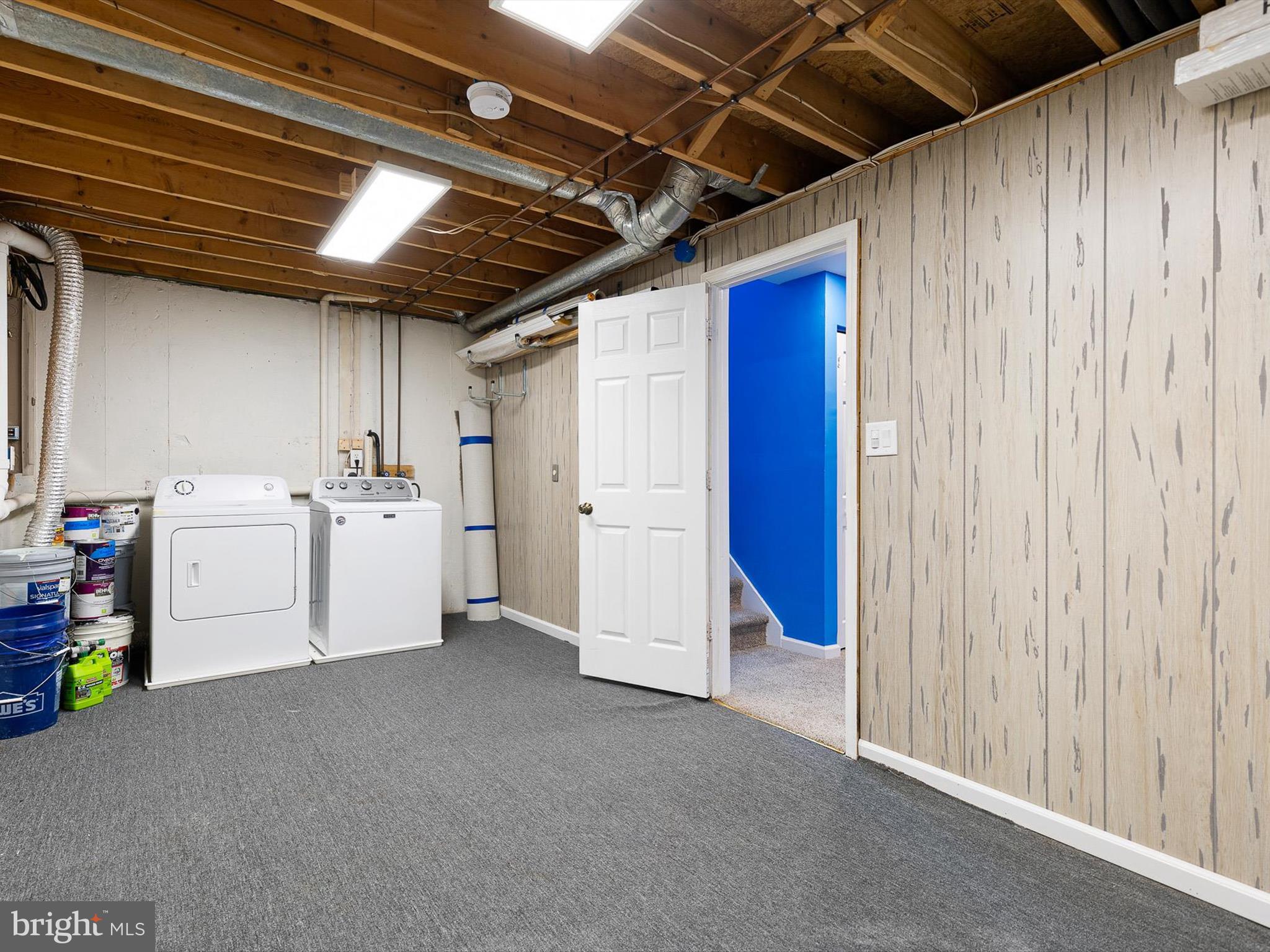 34 Dovetree Drive Newark, DE 19713 - Photo 8 of 29 a utility room with dryer and washer
