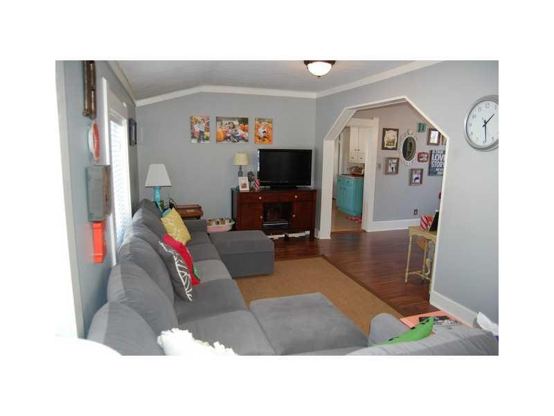 327 South Pendleton Avenue Pendleton, IN 46064 - Photo 5 of 16