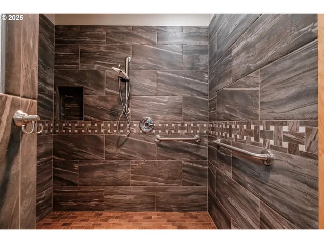 $698,000 | 29109 Brownsville Road, Brownsville, OR 97327