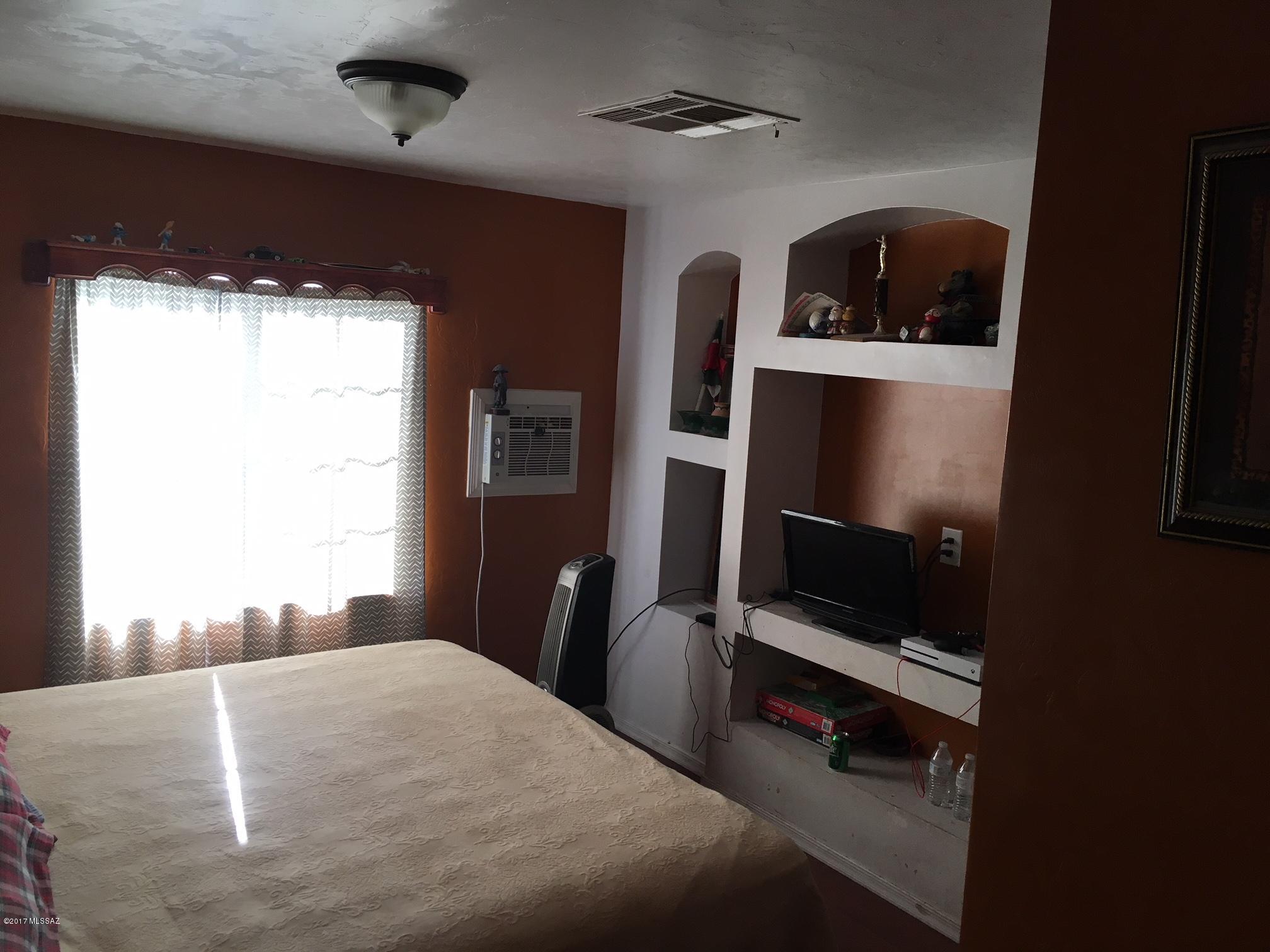 10370 South Summit Creek Road Tucson, AZ 85756 - Photo 10 of 21 Bedroom 1