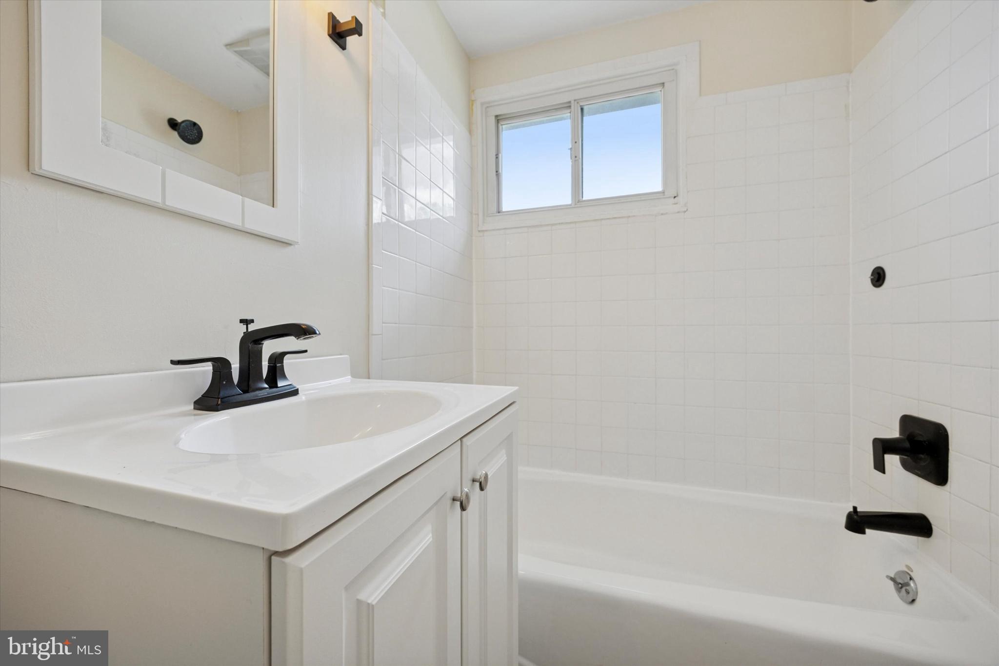 723 Bennington Road Folcroft, PA 19032 - Photo 12 of 25 a bathroom with a sink and a bathtub