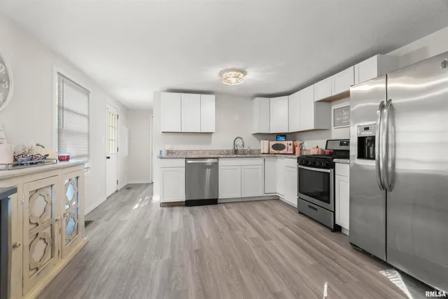 $188,000 | 1111 Kern Road, Washington, IL 61571