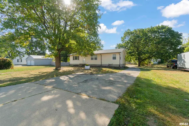 $188,000 | 1111 Kern Road, Washington, IL 61571