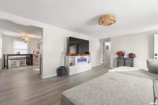 $188,000 | 1111 Kern Road, Washington, IL 61571