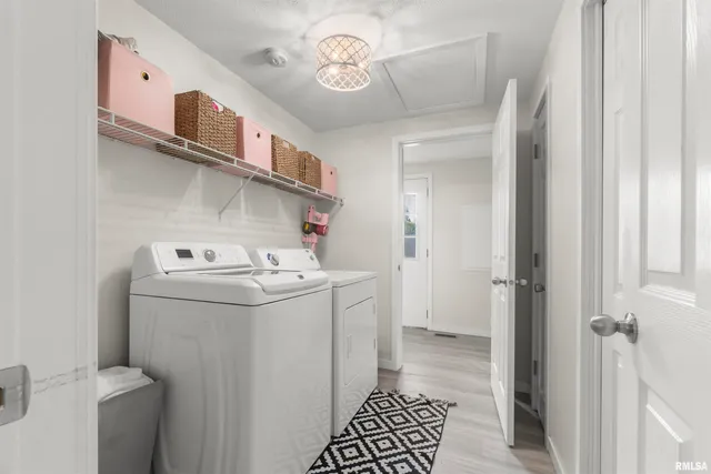 $188,000 | 1111 Kern Road, Washington, IL 61571