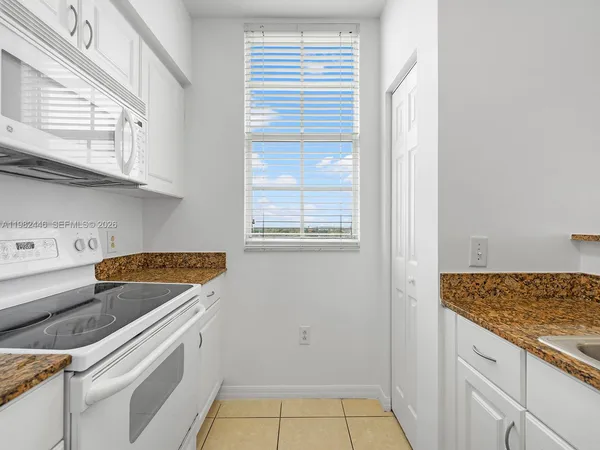 $2,600 | 215 Southwest 42nd Avenue, Unit 801, Miami, FL 33134