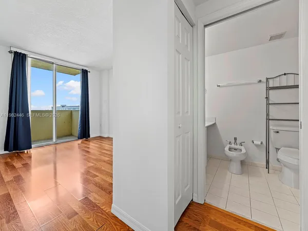 $2,600 | 215 Southwest 42nd Avenue, Unit 801, Miami, FL 33134