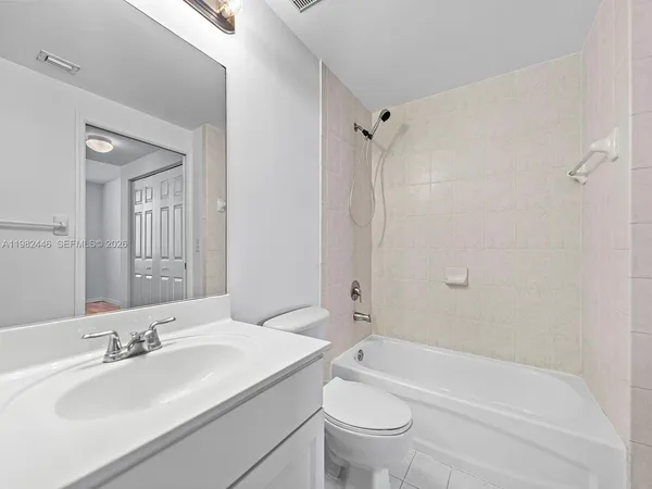 $2,600 | 215 Southwest 42nd Avenue, Unit 801, Miami, FL 33134